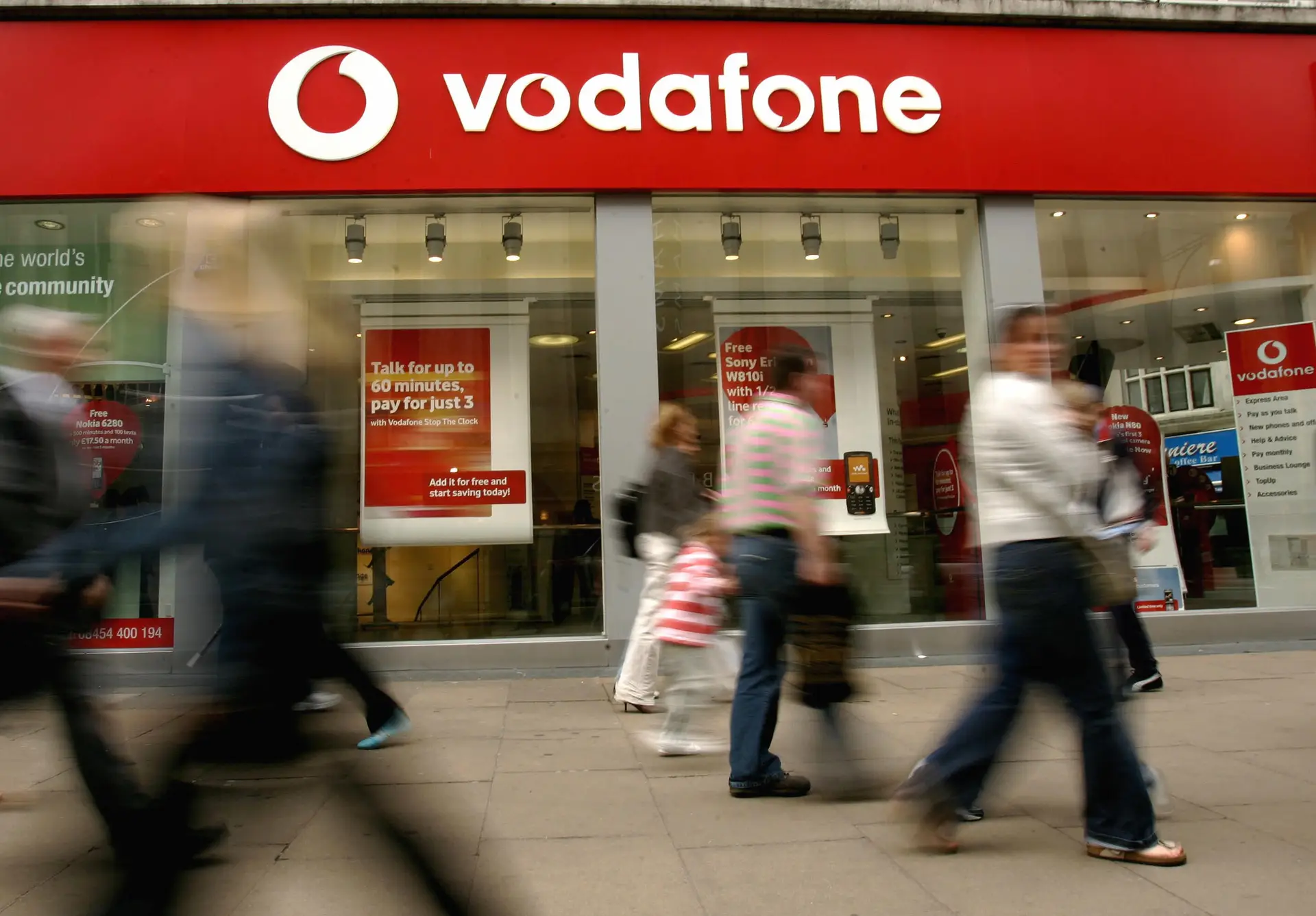 Lucro do grupo Vodafone cai quase 3% nos seis meses até setembro
