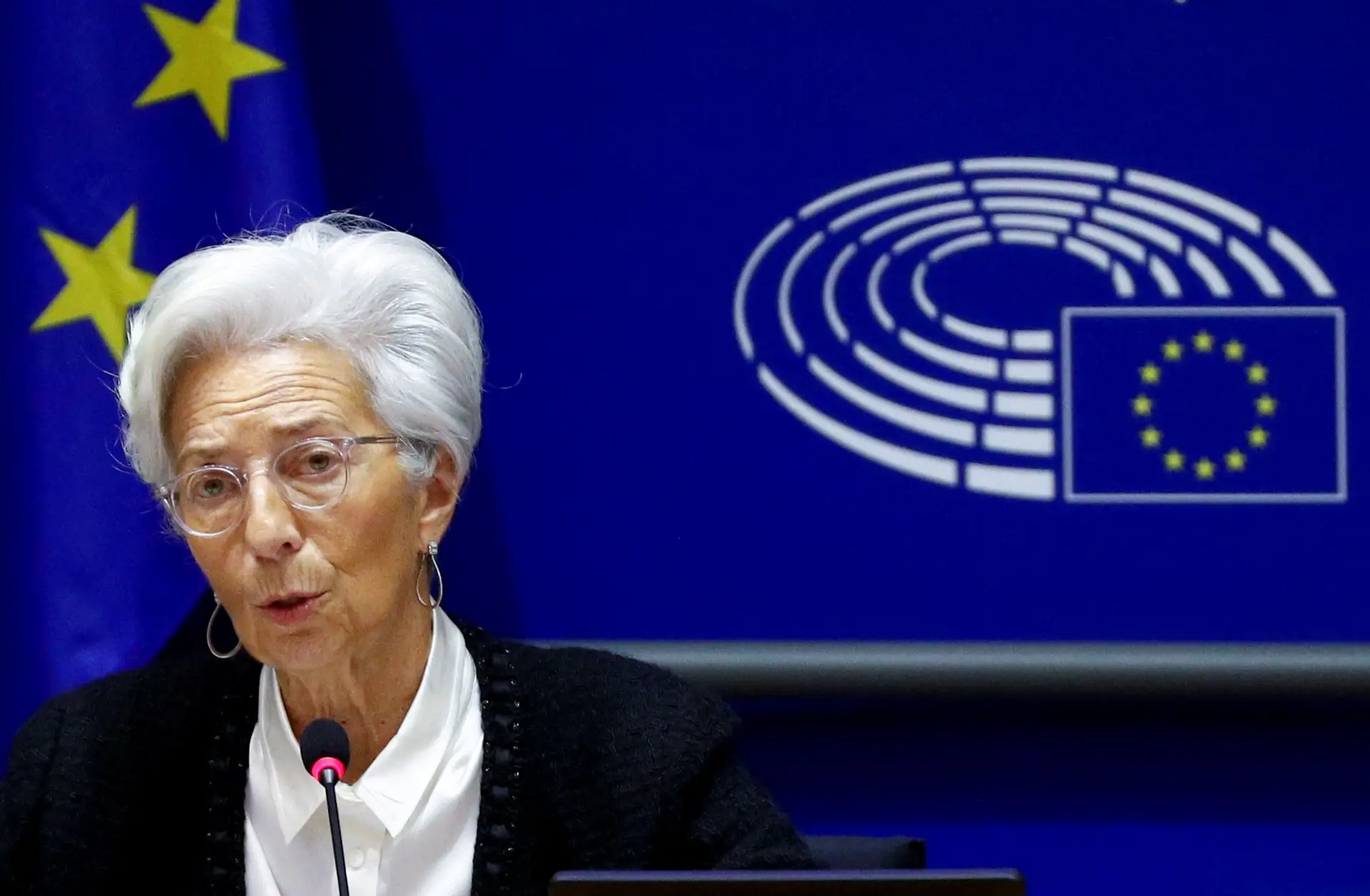 Lagarde chumba 'teste Draghi' e agrava quinta-feira negra