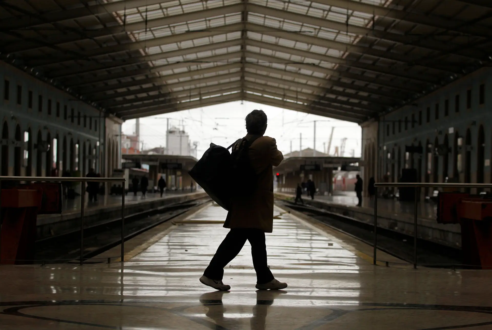 Obras no principal itinerário ferroviário português fazem regredir tempos de viagem à década de 80