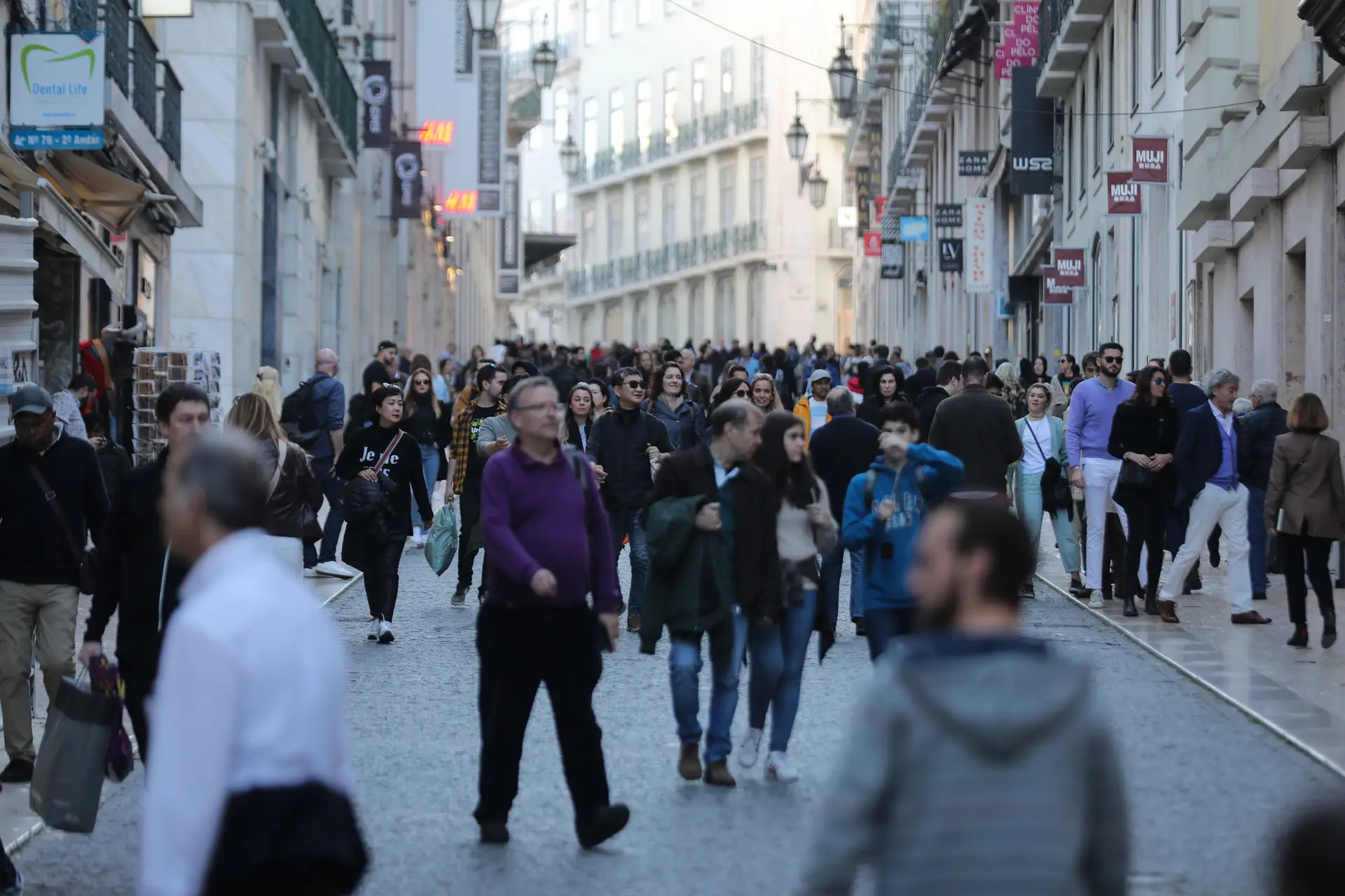 Covid-19. Taxa média de ocupação no Alojamento Local cai para 1/3 em Lisboa e no Porto