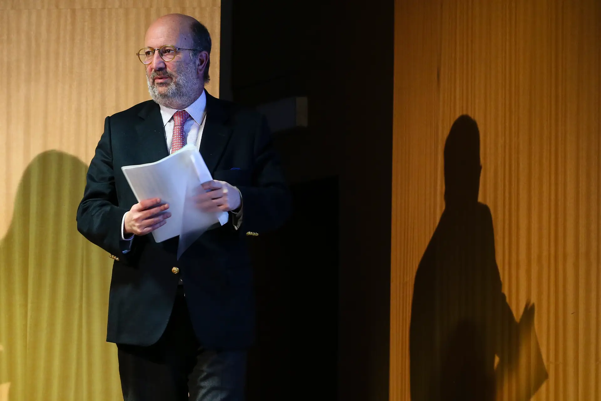 Ministro do Ambiente diz que seguiu a lei e cabe à AT analisar negócio das barragens da EDP