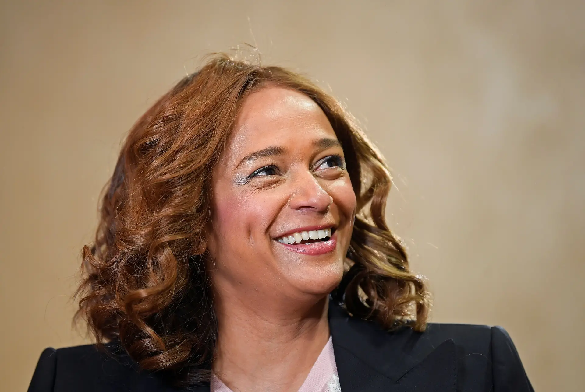 Isabel dos Santos mantém intenção de sair do EuroBic apesar da desistência do Abanca. Outros acionistas admitem comprar