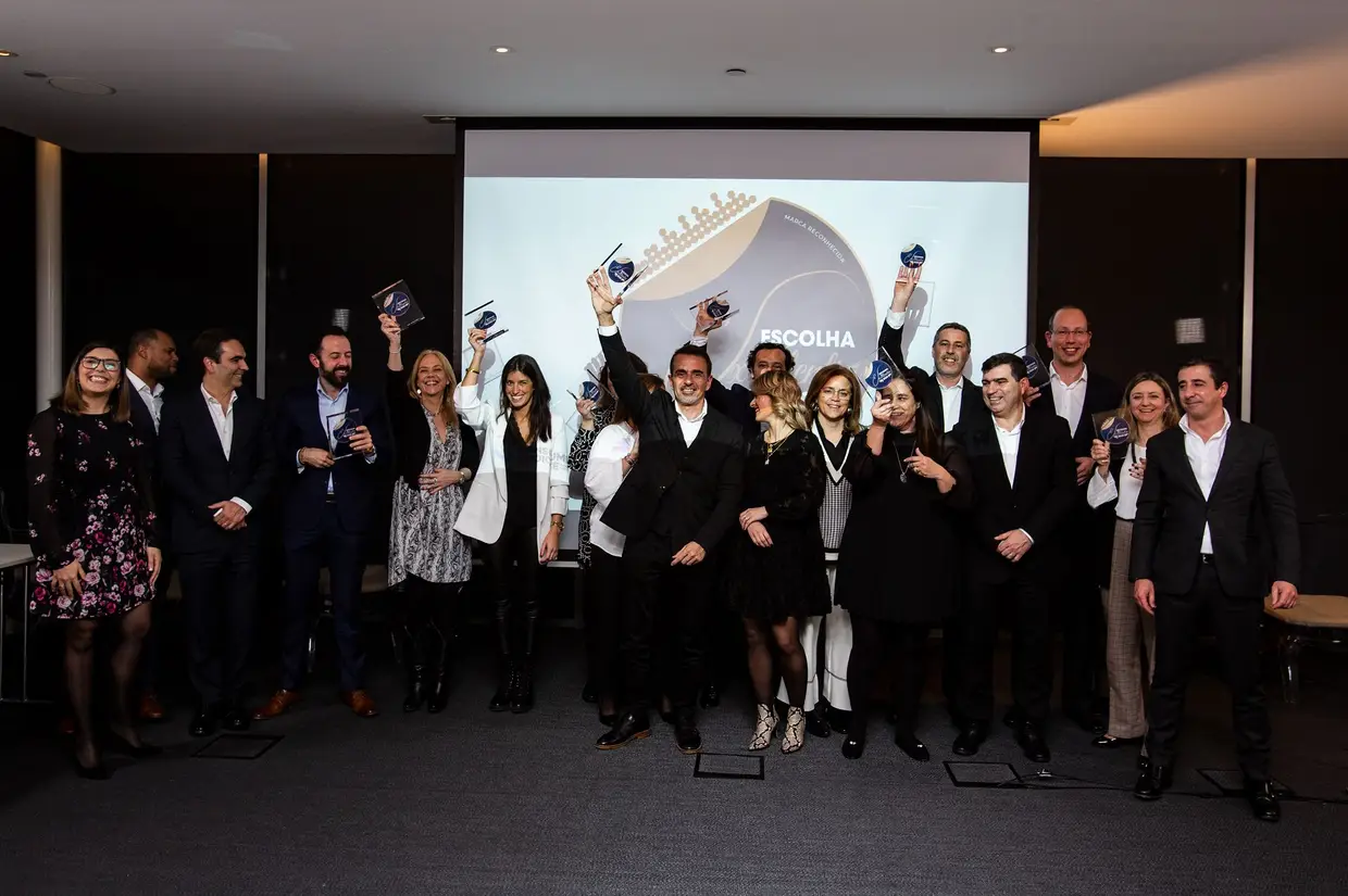 Os premiados da 1ª Cerimónia de entrega dos prémios Escolha de Excellentia (com exceção da representante dos escolhidos na categoria Imobiliário, a Remax, que não pode comparecer)