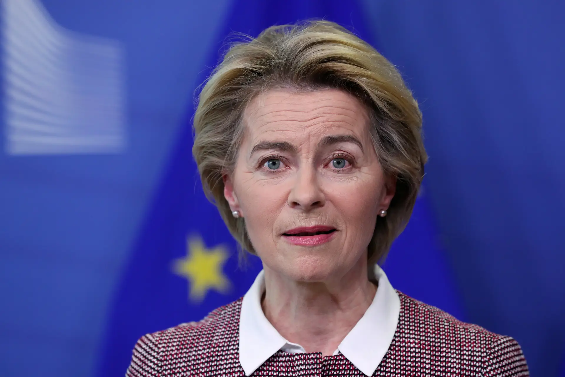 Von der Leyen: "Vamos encontrar soluções inteligentes para ter férias de verão"