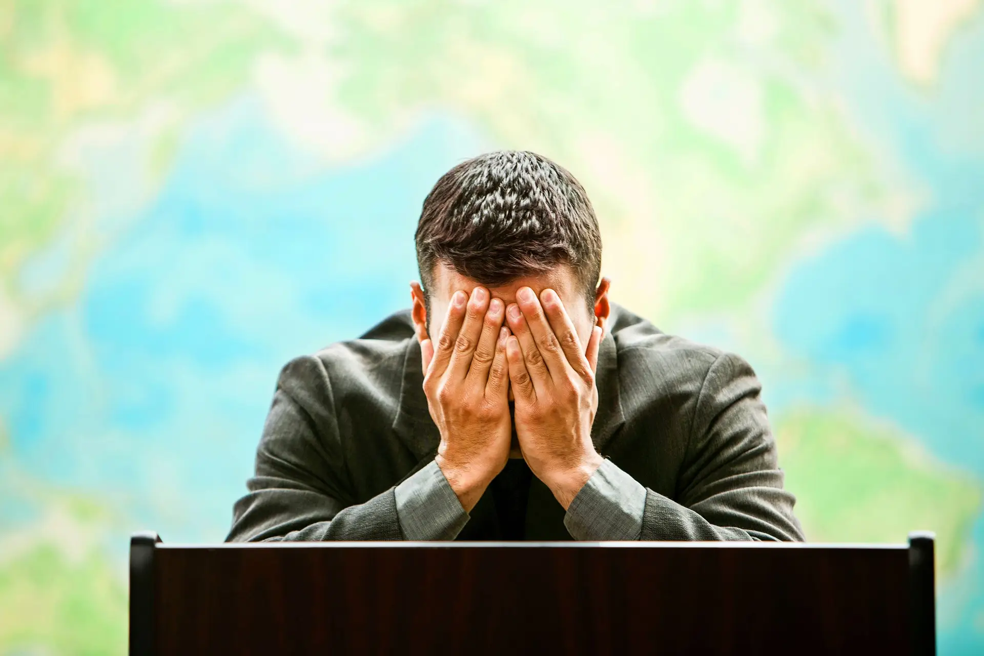 O mercado de trabalho é cada vez mais global, mas o preconceito linguístico continua a ser uma realidade para muitos profissionais
