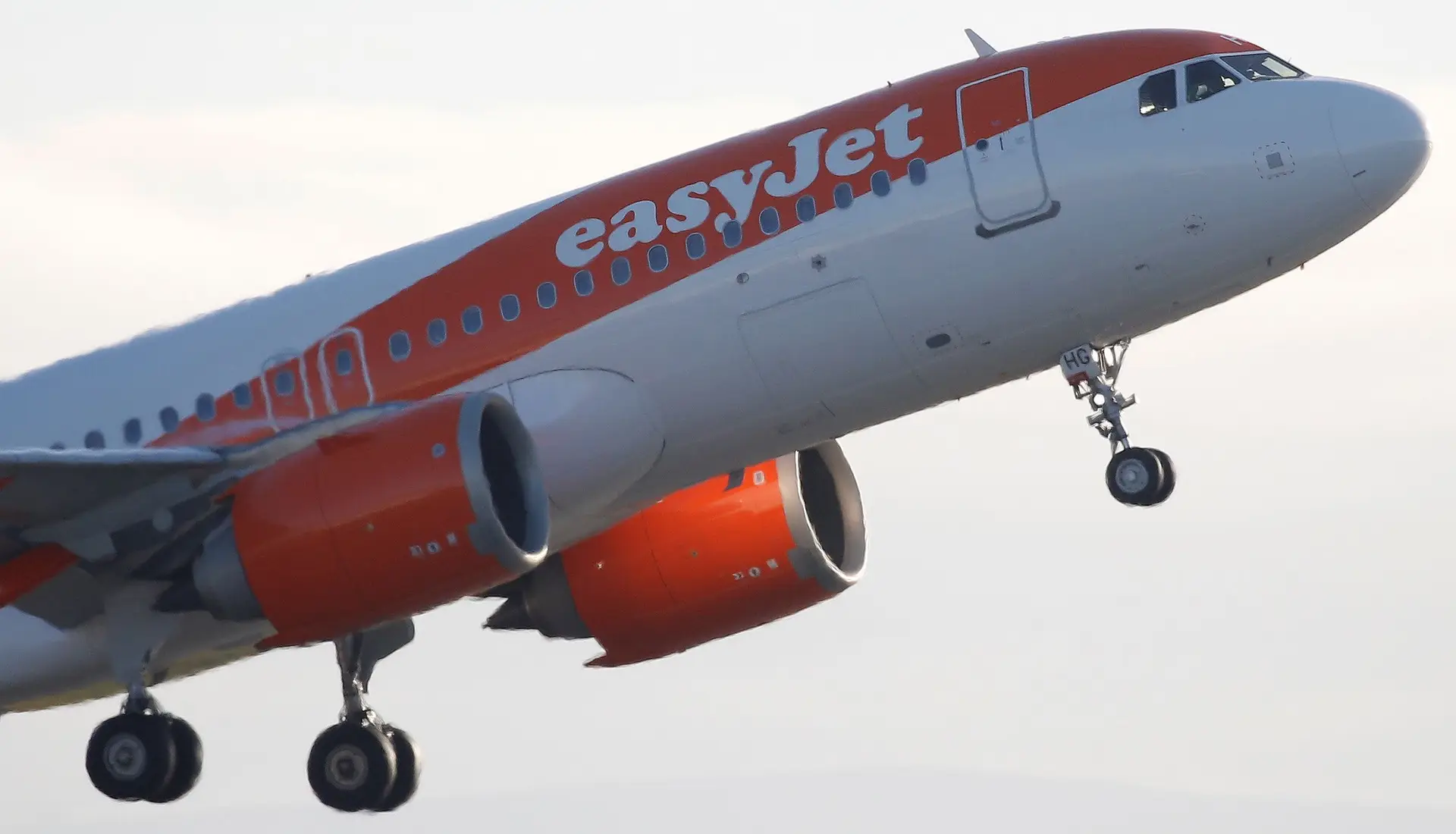 EasyJet cria 30 postos de trabalho com mais um avião em Faro - Expresso