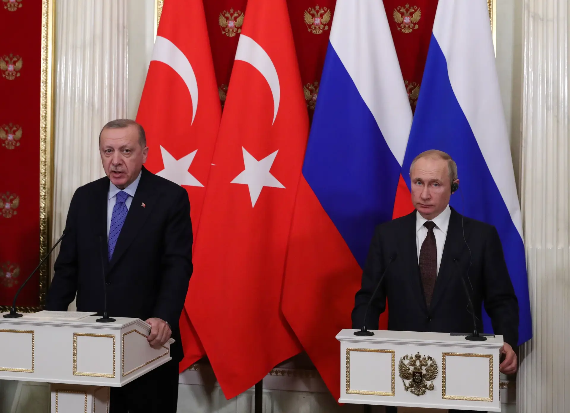 Vladimir Putin e Tayyip Erdogan na conferência de imprensa em que anunciaram o cessar-fogo em Idlib, na Síria