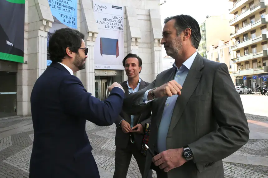 Expresso | Entre a “reflexão espiritual”, a “frigideira” e o “tribalismo”,  a direita não se consegue entender