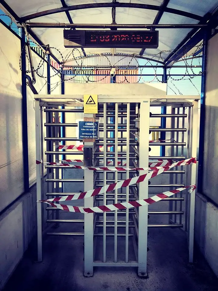 Hoje, o acesso dos trabalhadores da A-ETPL ao Porto de Lisboa estava vedado por torniquetes selados