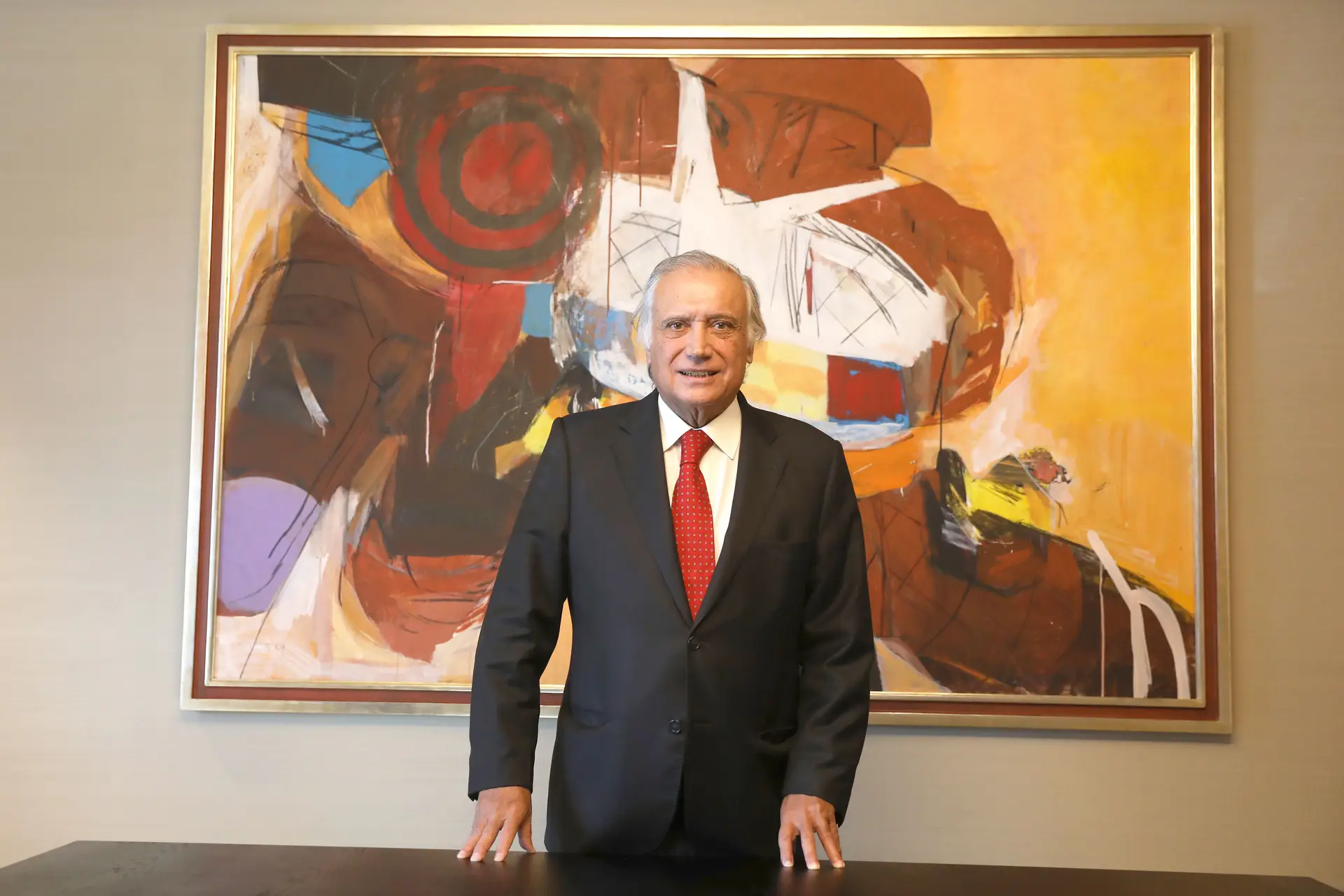 Covid-19. Segunda vítima mortal é presidente do Santander, Vieira Monteiro