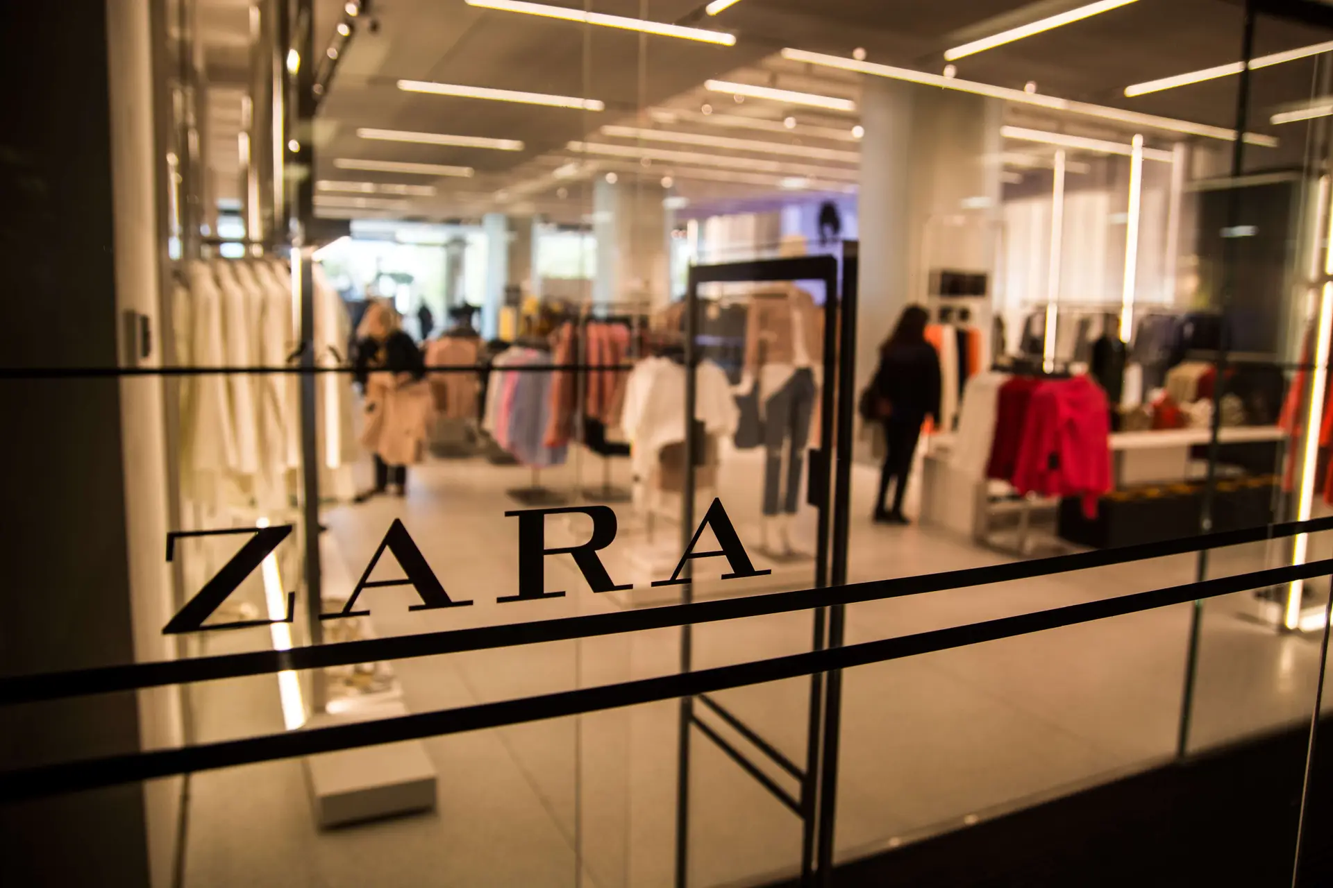 Dona da Zara aumenta em 24% o lucro dos primeiros nove meses do ano