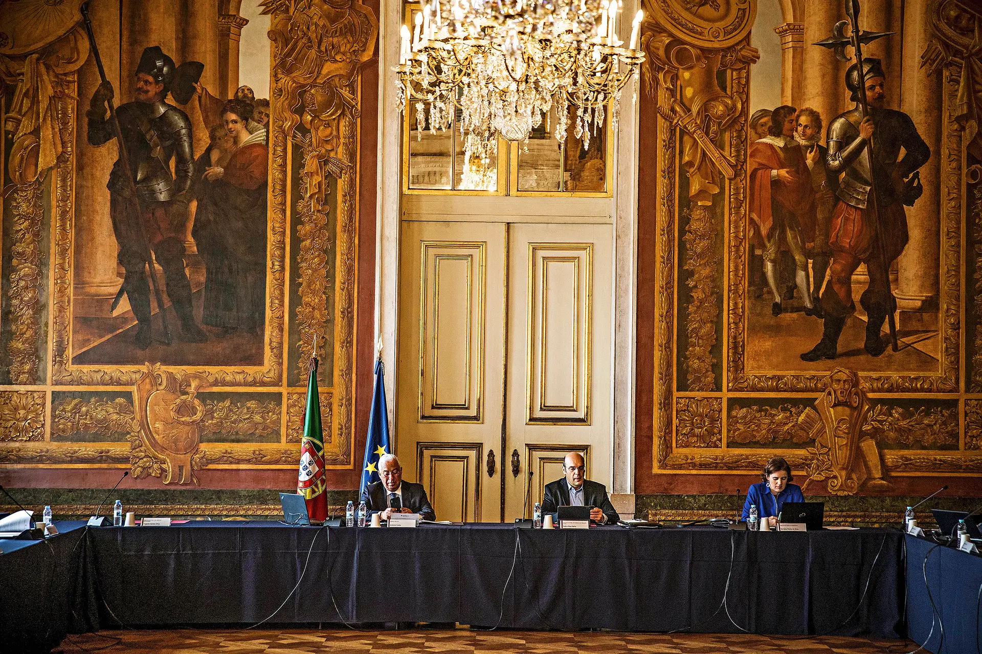 Executivo reuniu-se ontem todo o dia para aprovar novas medidas de apoio às famílias