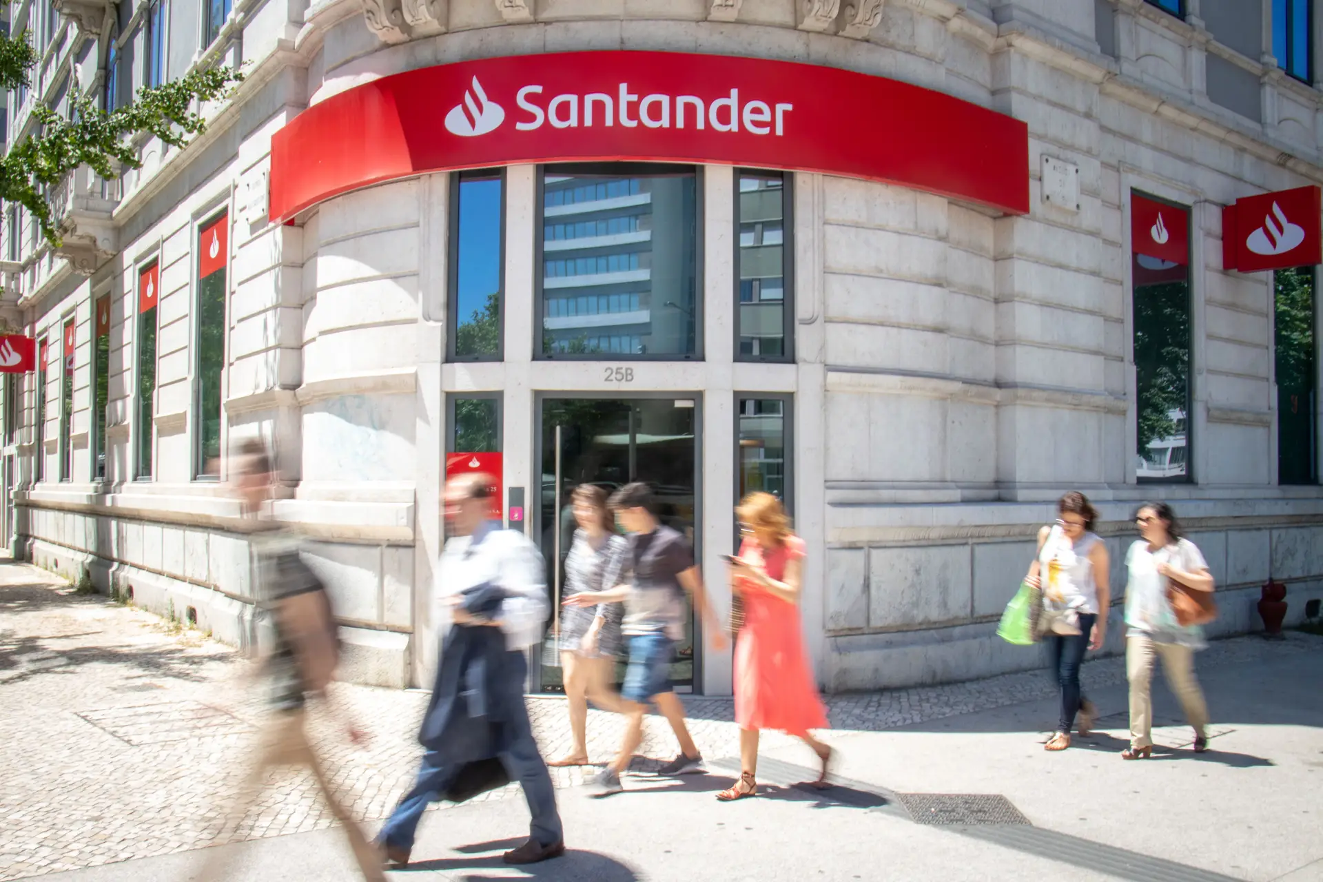 Comissão de trabalhadores do Santander contra rescisões: “dizemos não a esta forma de reestruturação”