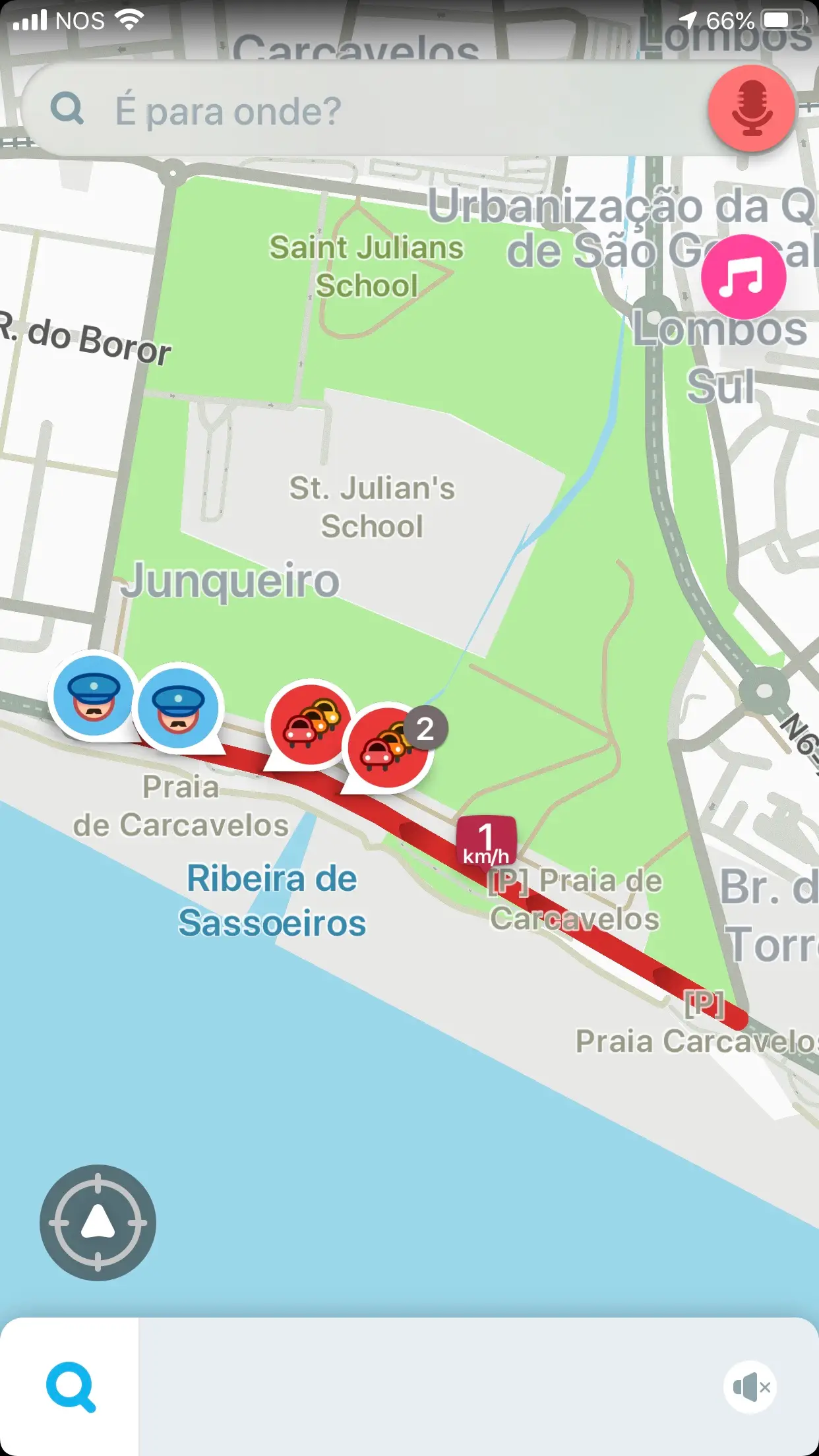 Polícia está a mandar parar carros na marginal, junto a Carcavelos