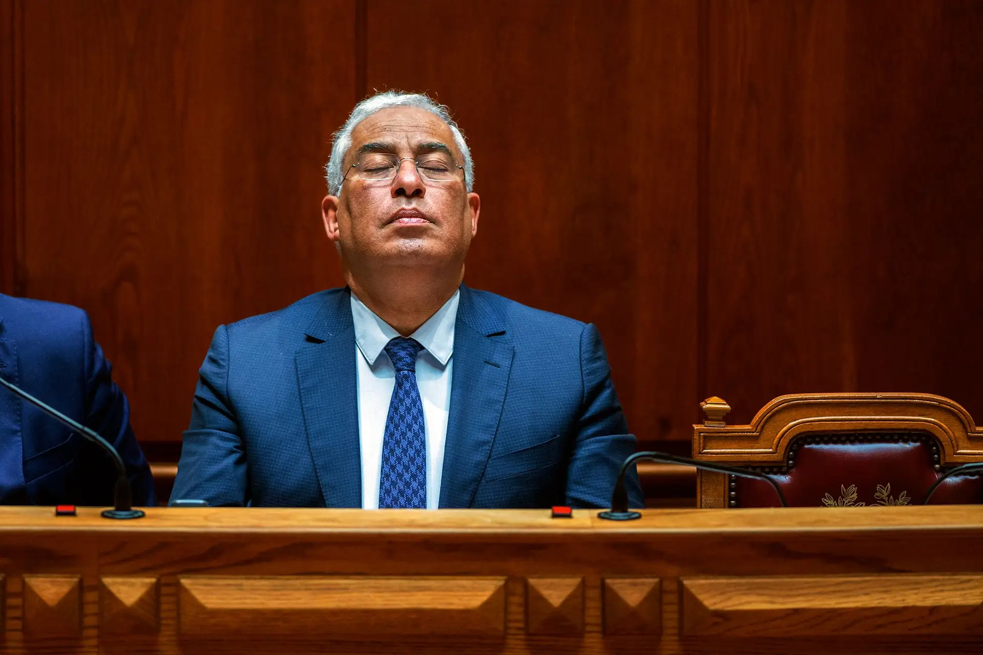 À esquerda e à direita, Costa vê primeiros furos na união contra a Covid-19