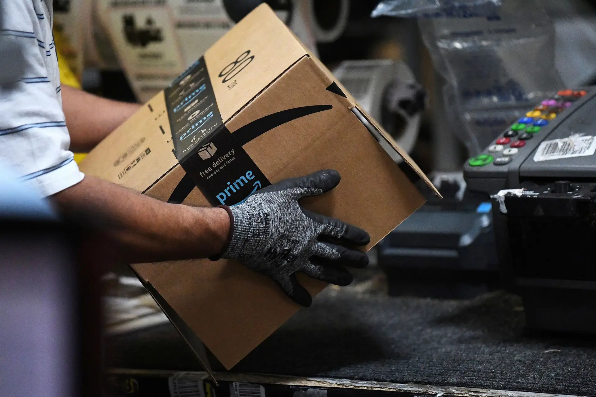 Trabalhadores da Amazon e outras grandes empresas dos EUA cumprem no 1º de maio dia de greve conjunta