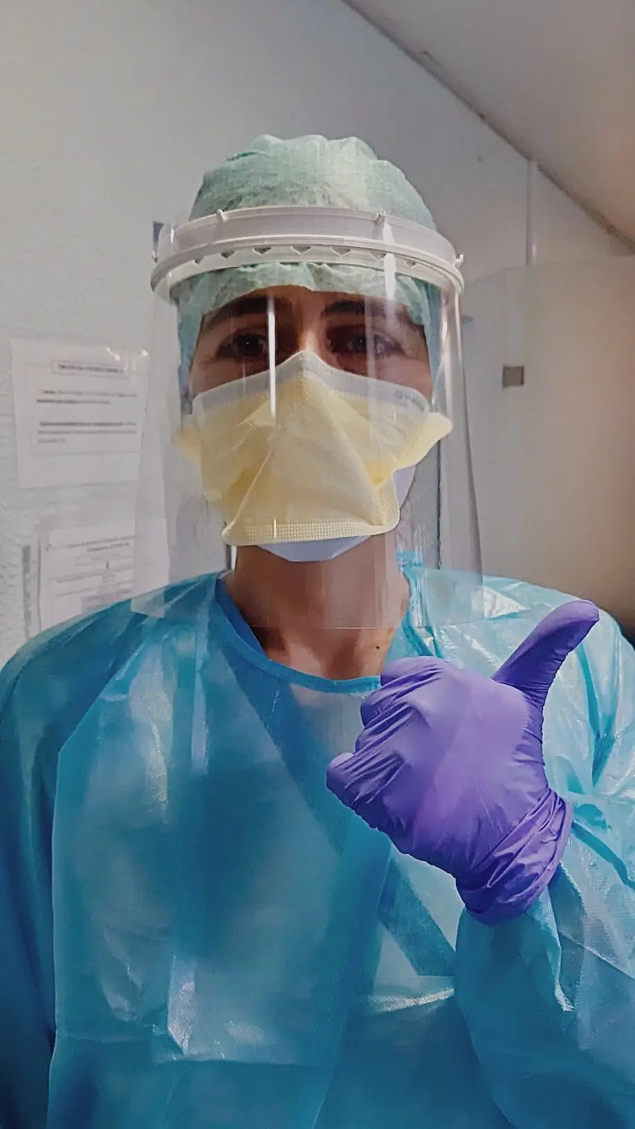 Viseira impressa em 3D numa enfermeira do Hospital de Setúbal