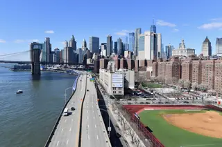 “Casos pouco graves e bons cuidados de saúde” explicam baixa taxa de mortalidade nos EUA