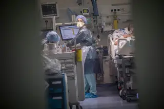 Um quarto dos doentes críticos de covid-19 precisa de diálise contínua