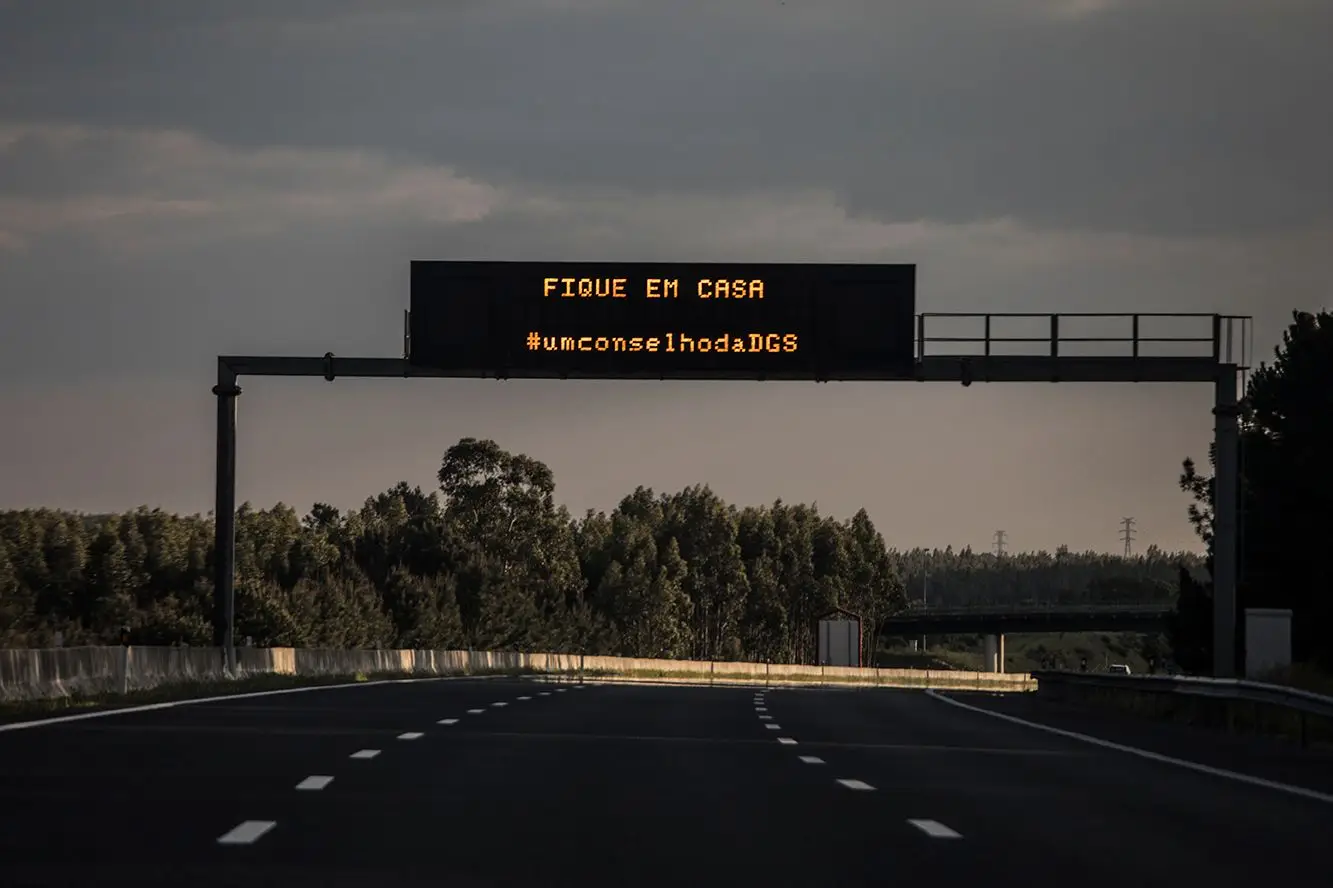 Em direto. Covid-19 em Portugal: 117 pessoas detidas por crime desobediência. Polícia já fechou 311 lojas