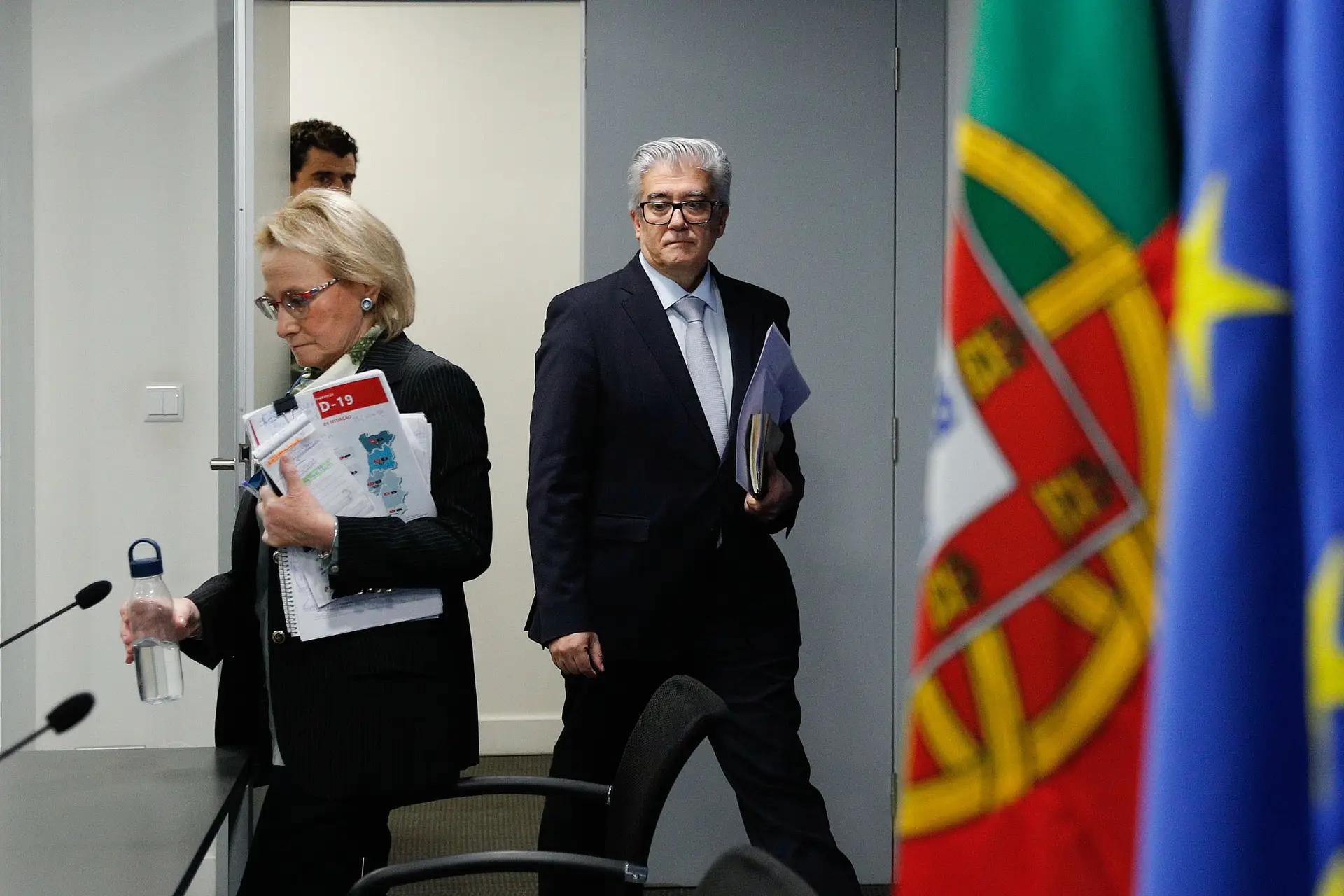 Graça Freitas e Lacerda Sales à chegada da conferência de imprensa