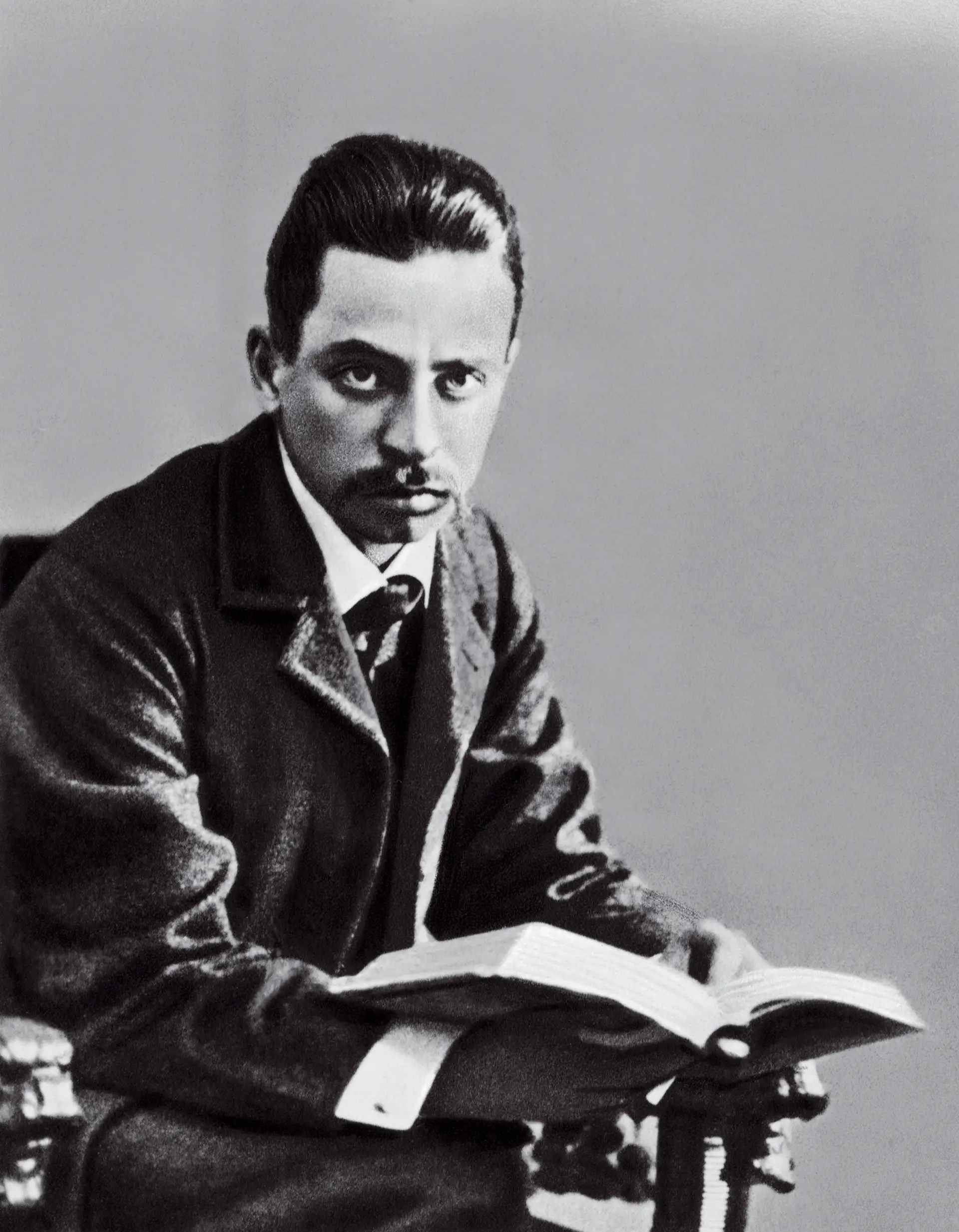 Dois livros de Rilke, o poeta que quis transformar o visível em invisível. Por Pedro Mexia