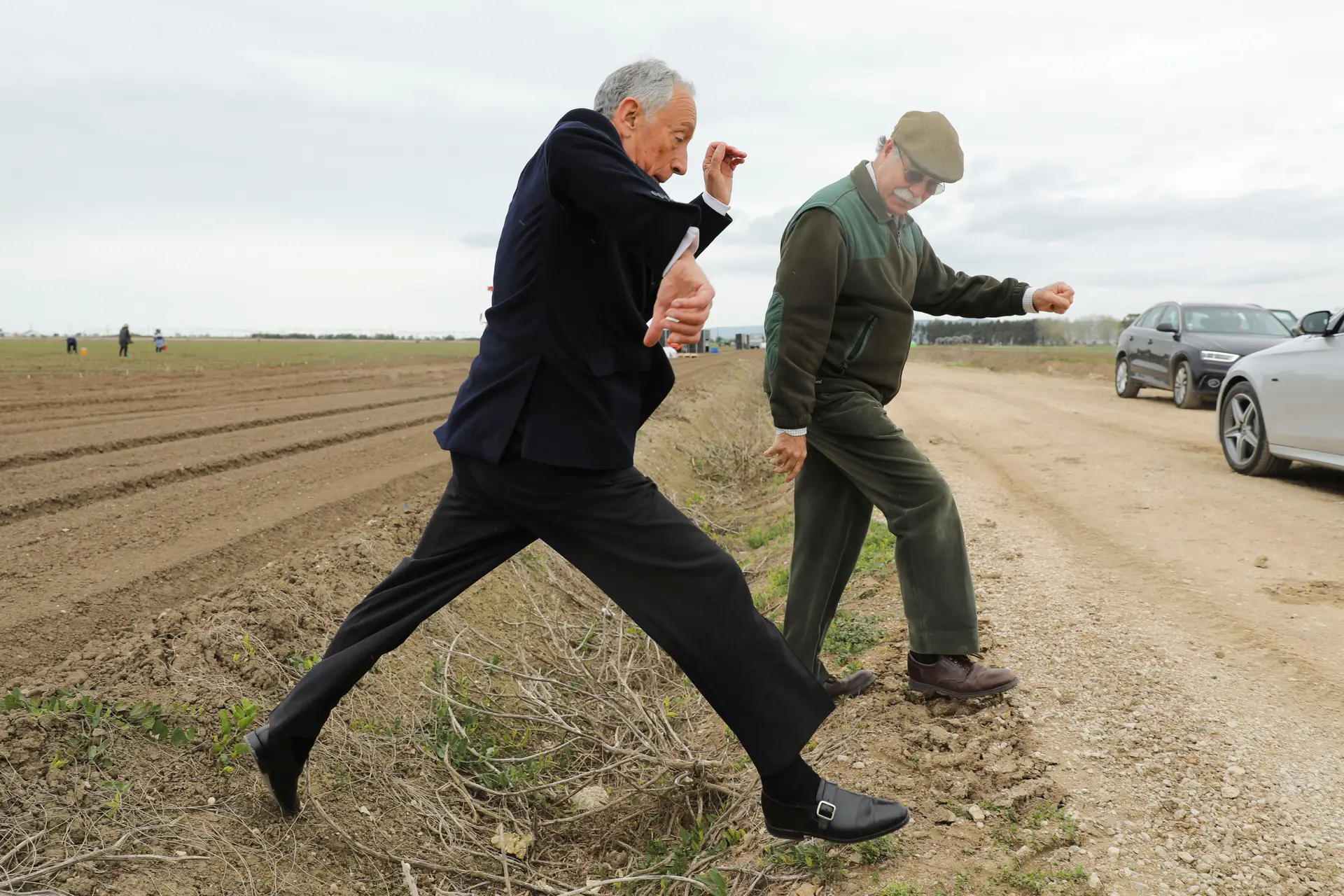 Covid-19: Presidente visitou produção de tomate para mostrar "país que está a produzir"