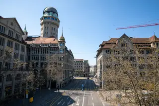 Suíça. Febre de sábado à noite contribuiu para disseminar o coronavírus