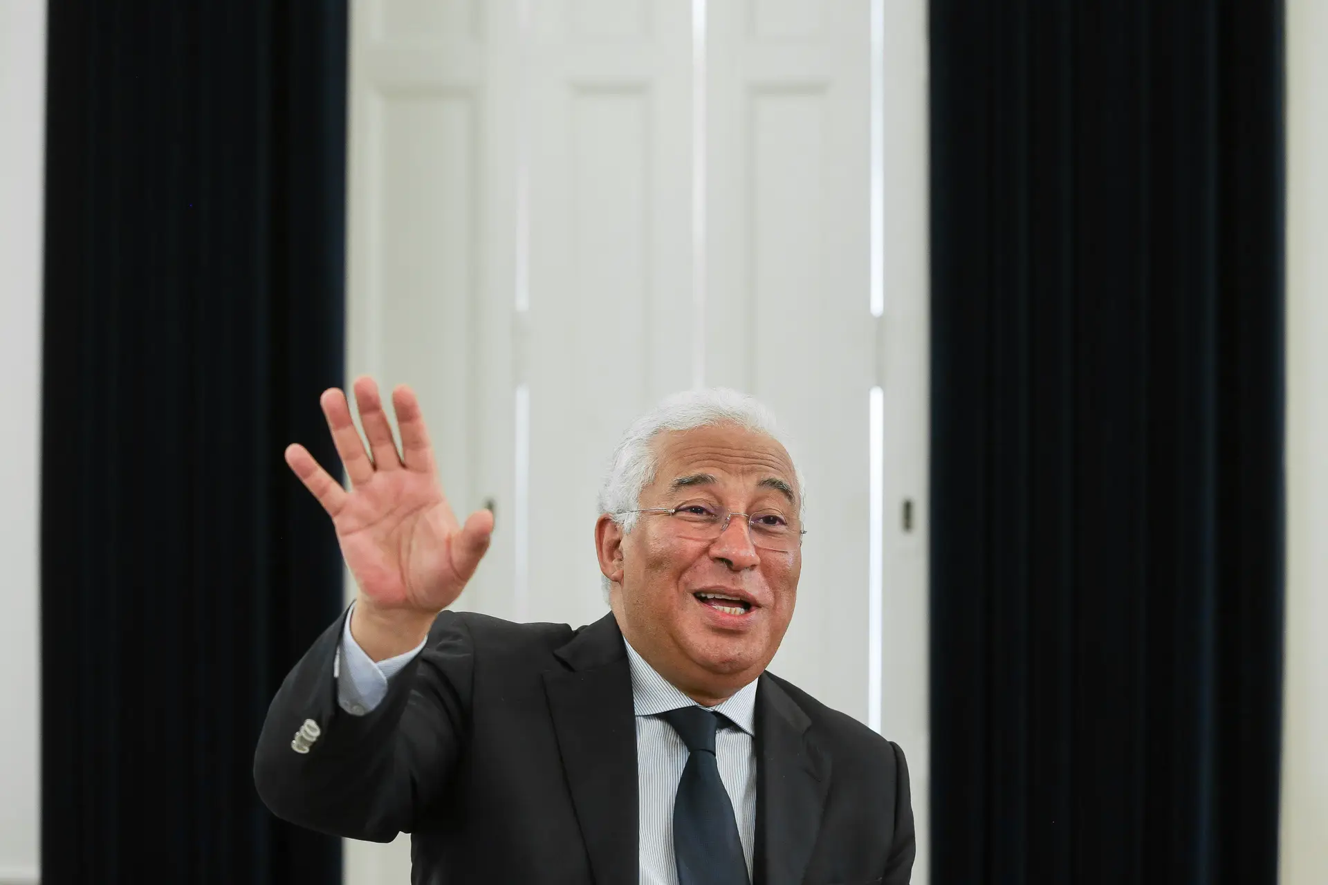 Covid-19: Costa confirma mais apoios para sócios-gerentes e recibos verdes