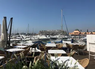 Os aeroportos estão fechados, as estradas vigiadas mas... chegaram turistas ao Algarve nos últimos dias