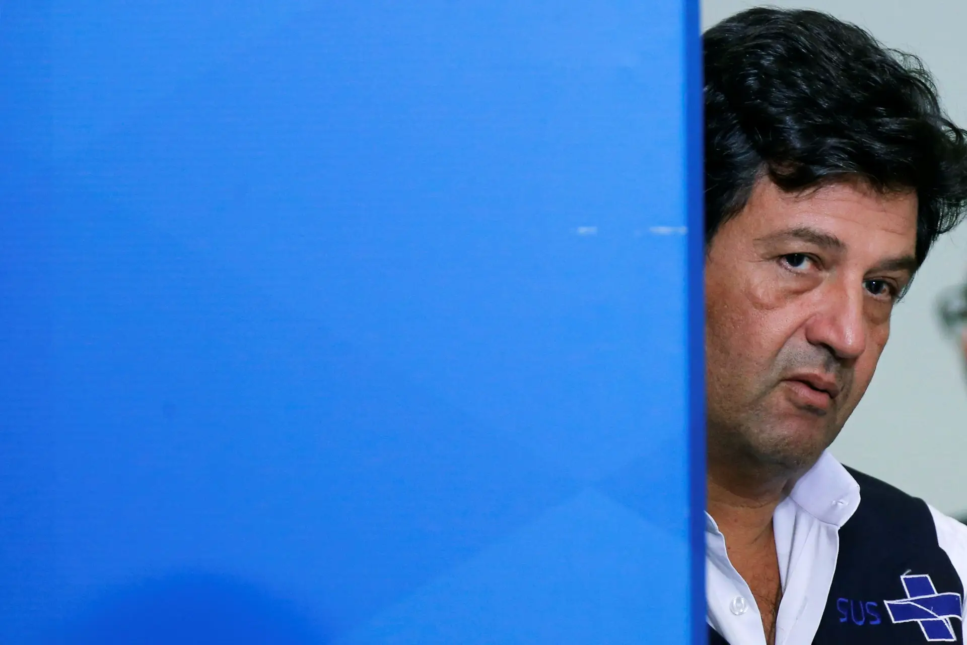 Mandetta vai mesmo ser demitido. Uma mulher e um ex-comunista na corrida para tutelar a pasta da Saúde no Brasil