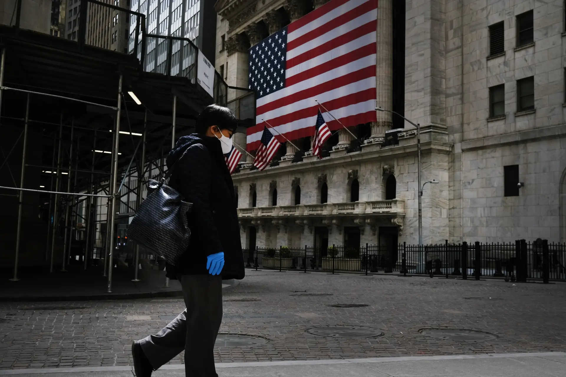 Perspetiva de vacina galvaniza Wall Street e Dow Jones fecha em forte alta
