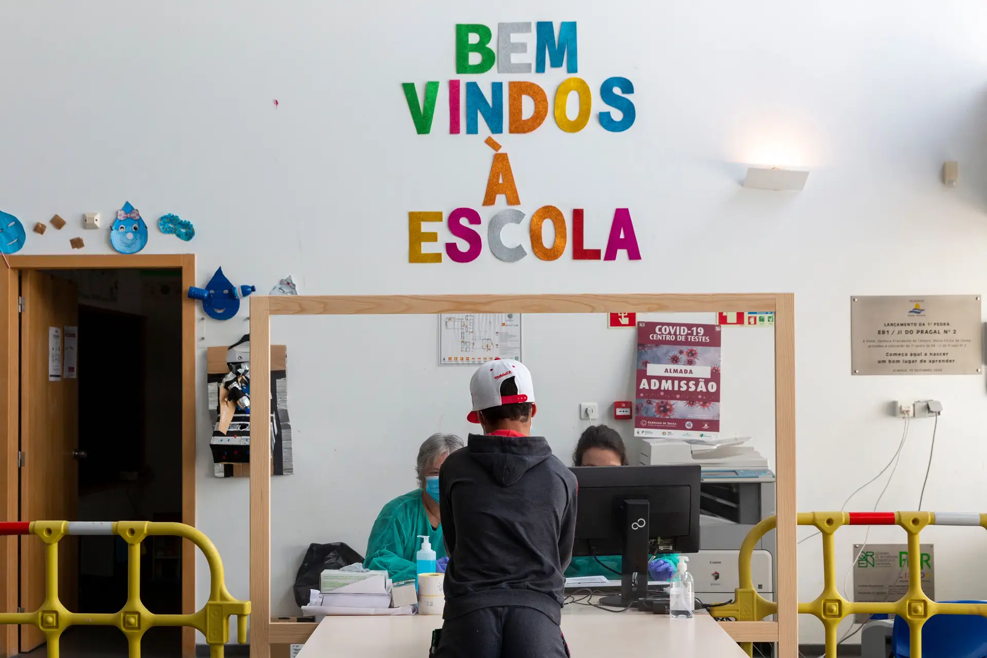 Sondagem: maioria dos portugueses concorda com regresso às aulas presenciais