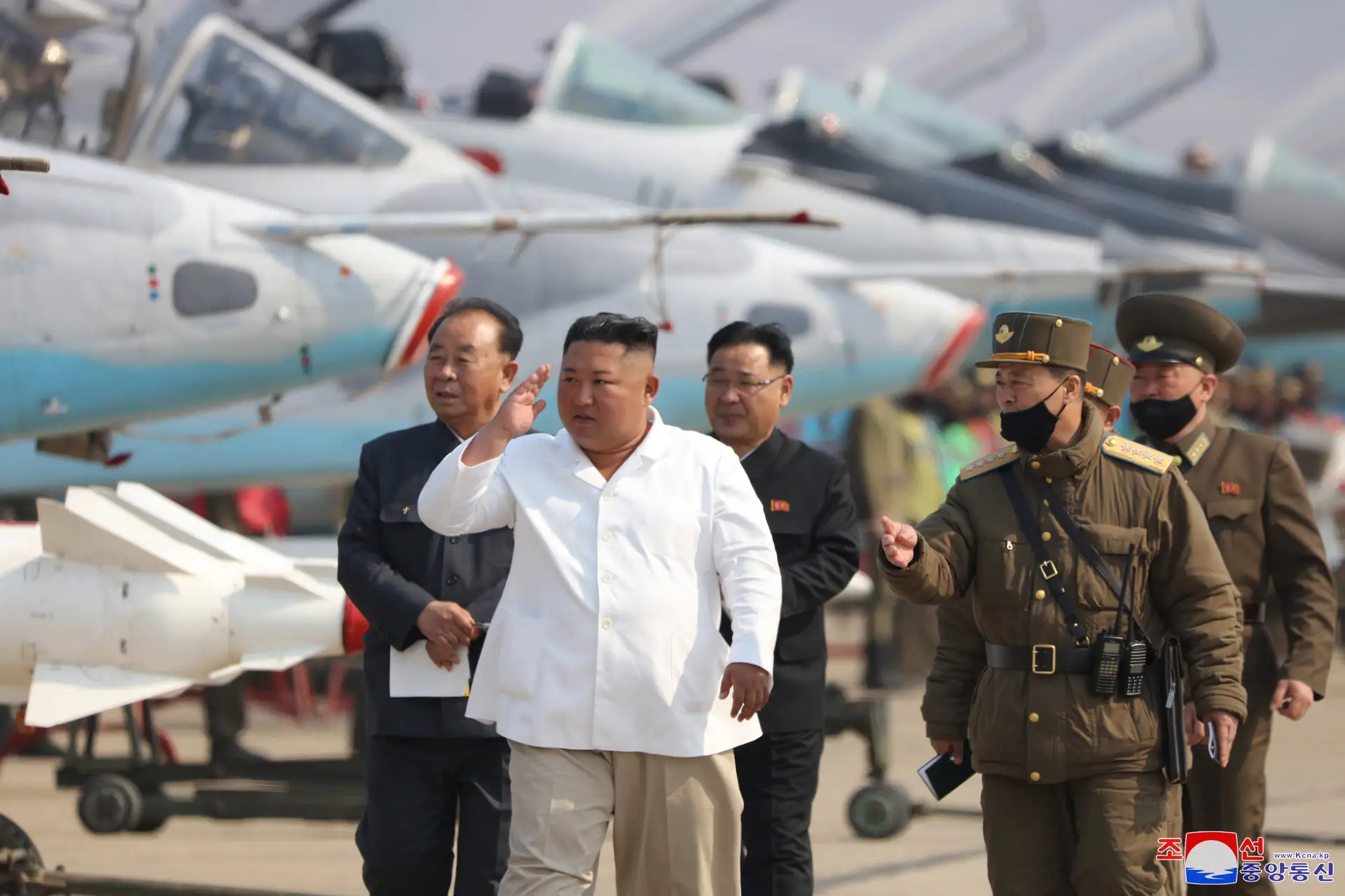 Kim Jong-un visitou uma base aérea a 11 de abril de 2020 e desde então não tem sido visto em público
