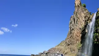 #dia 37. Depois de derrotarmos o coronavírus, vou à ilha da Madeira ver o arco-íris na cascata da praia da Ponta do Sol