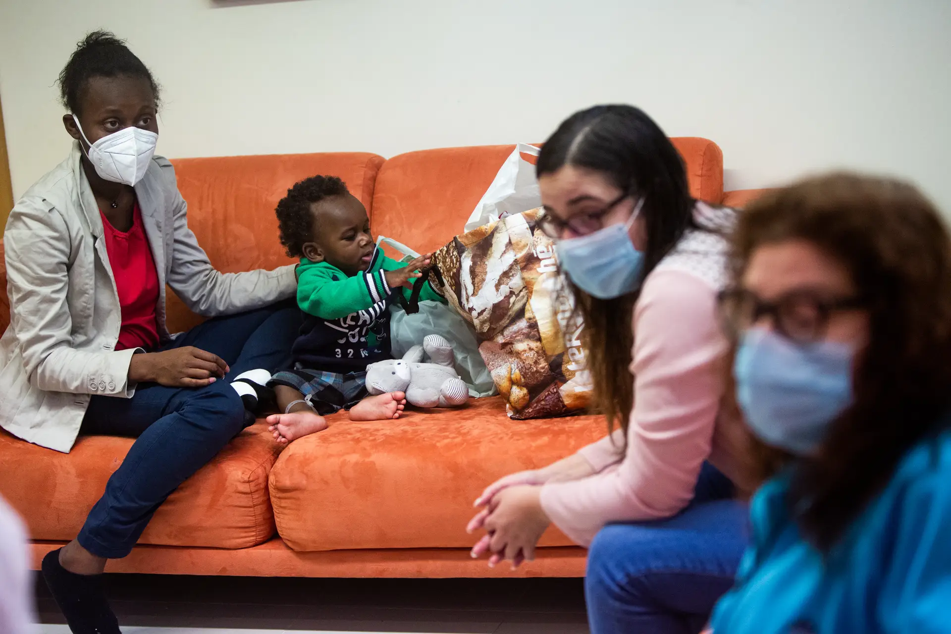 Telma, Daniel, Juliana e Rosa são os quatro primeiros hóspedes do Hotel Positivo, no Parque Biológico de Gaia, para onde são encaminhados doentes com covid-19 sem necessidade de internamento hospitalar e que não possam cumprir isolamento em casa