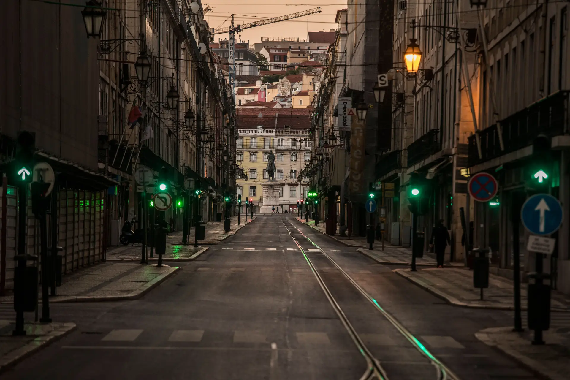 Covid-19. Há mesmo risco de que isto nunca acabe? “Todas as pandemias têm um fim”, mas “o vírus não vai desaparecer” (e isso pode ser bom)