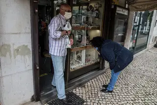 “As unhas estavam uma desgraça!” No bairro de Campo de Ourique, lojas a reabrir e clientes a regressar [reportagem e fotogaleria]