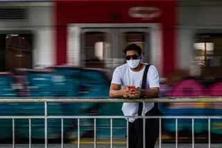 Depois do STOP, luz verde para voltar à rua. Terá sido este o primeiro dia do resto da nossa vida?