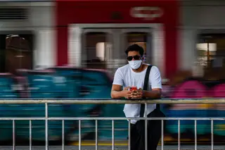 Depois do STOP, luz verde para voltar à rua. Terá sido este o primeiro dia do resto da nossa vida?