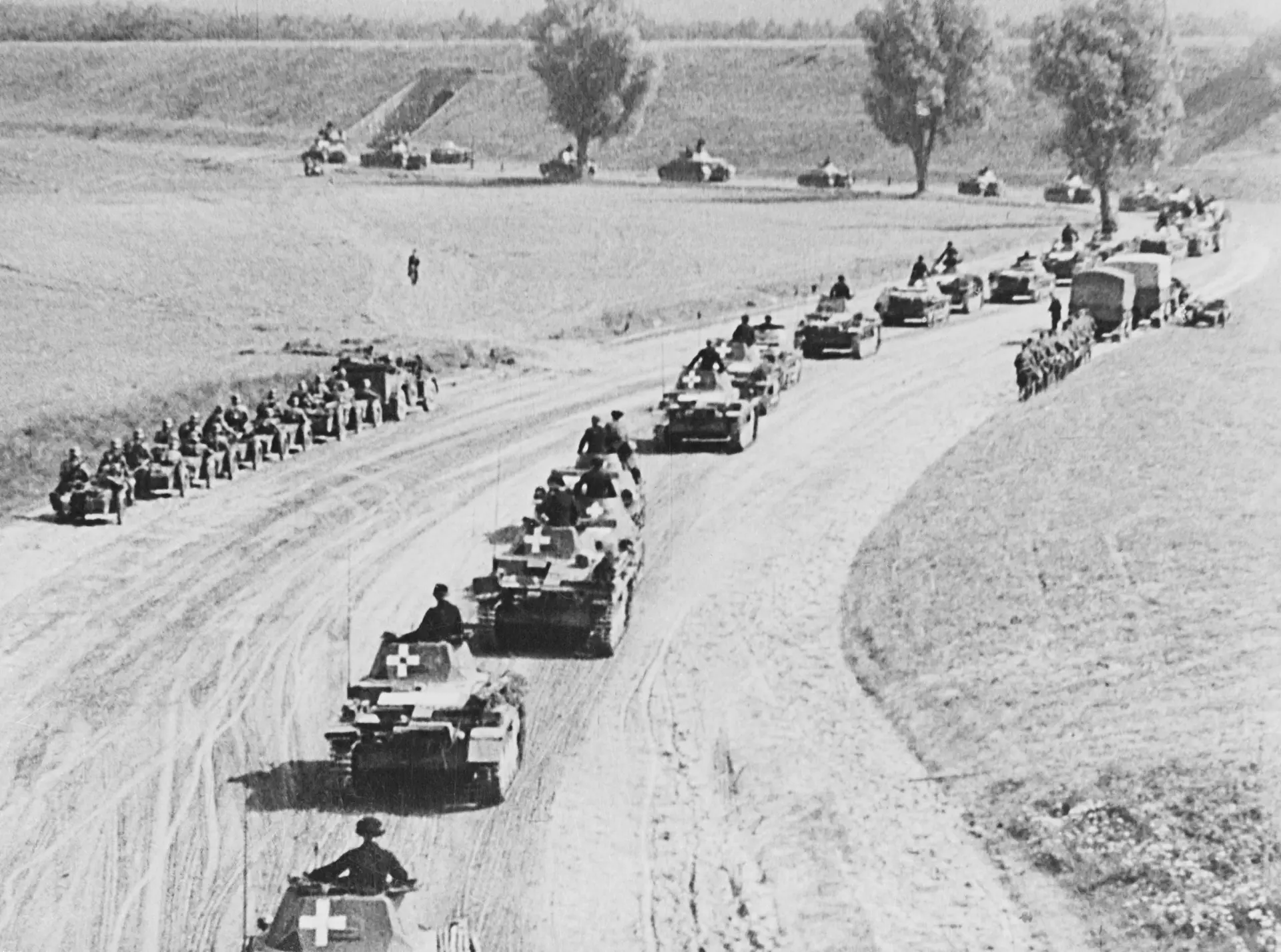 Avanço de forças blindadas alemãs: a marca de um novo tipo de guerra, a "blitzkrieg"