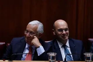 Trabalhadores clandestinos: Governo dá um apoio mais baixo do que aquele que cobra a seguir