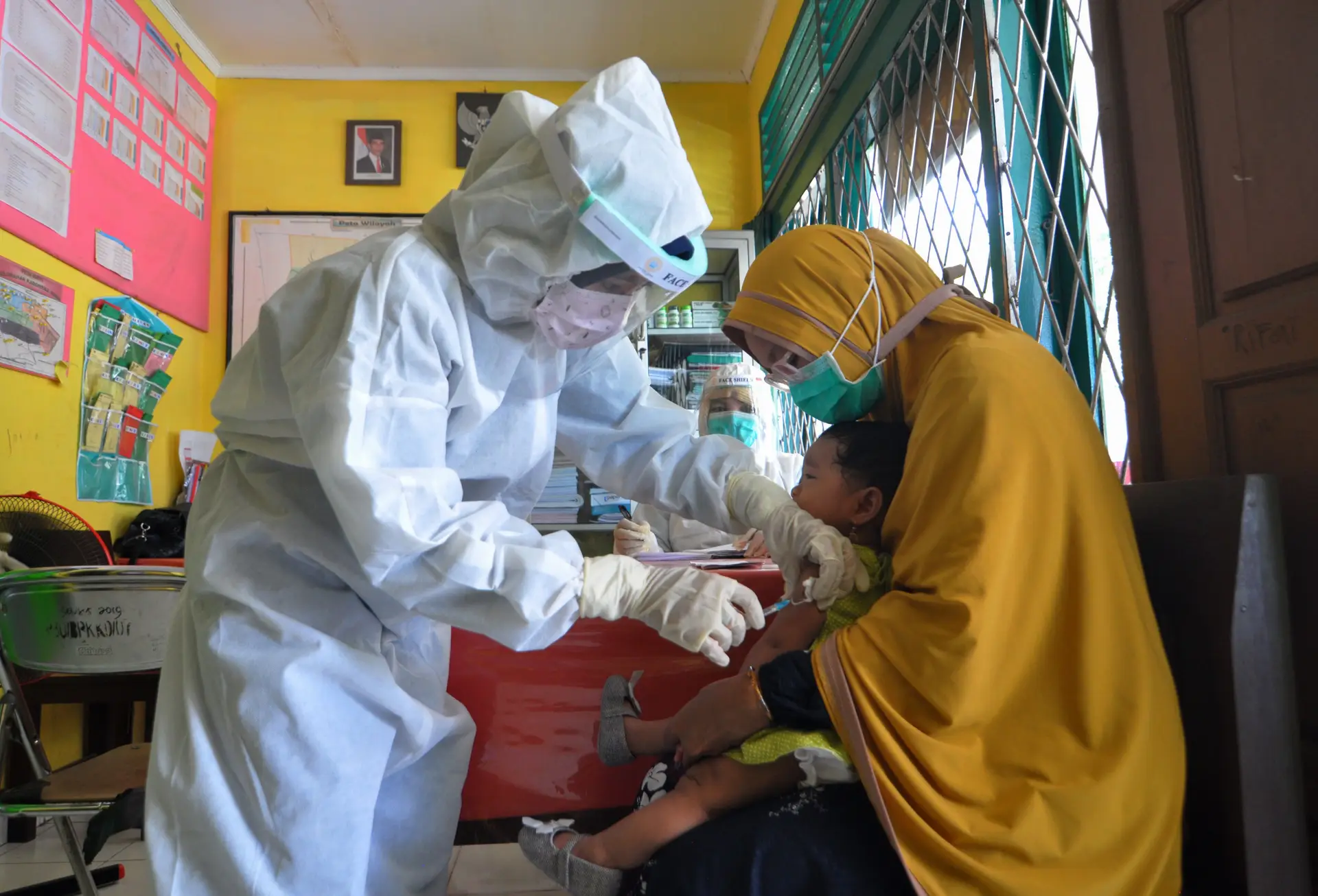 Covid-19. Uma vacina poderá não ser suficiente para acabar com a pandemia (e há mais riscos associados)