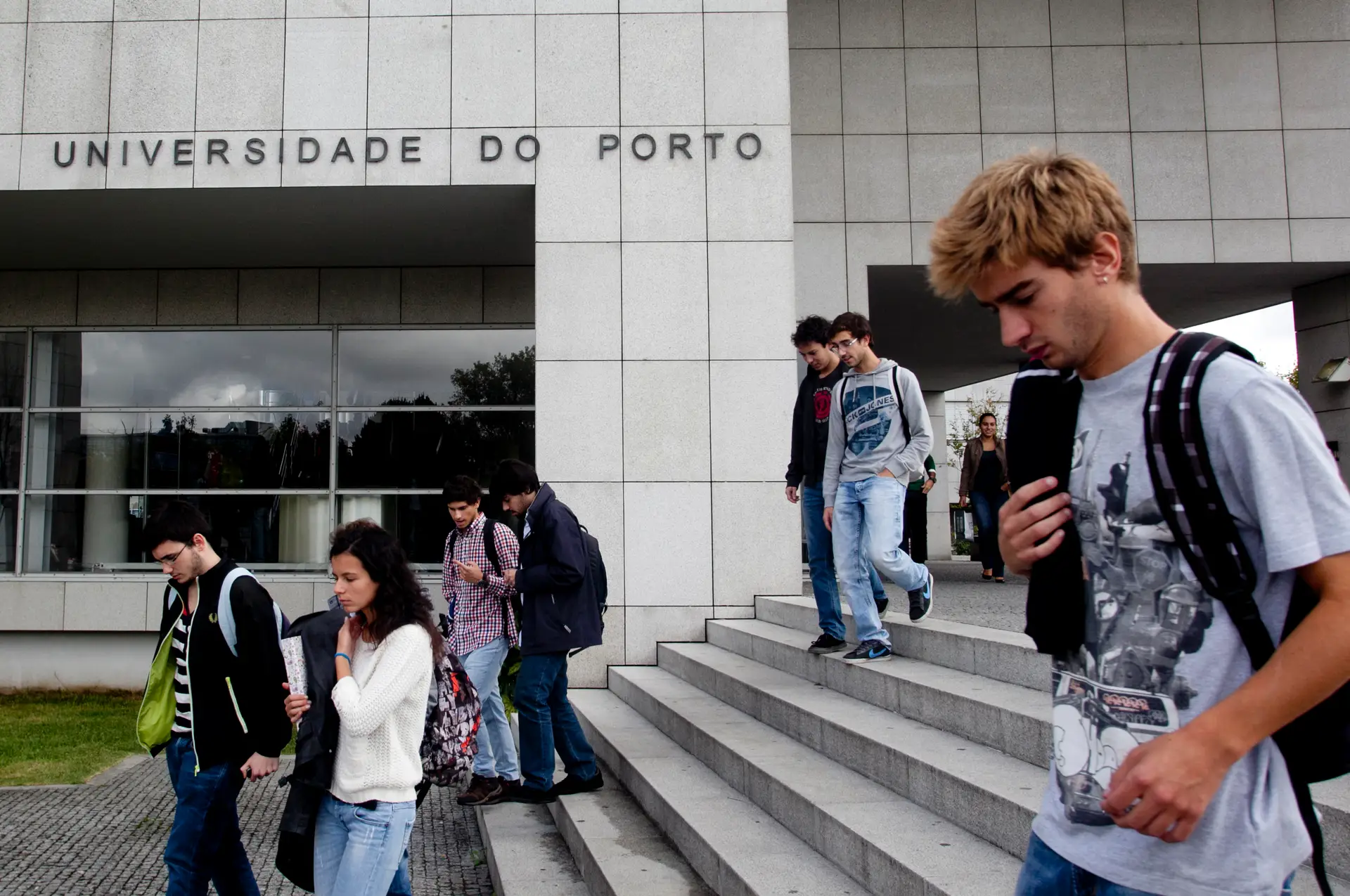 Faculdades antecipam redução de alunos estrangeiros