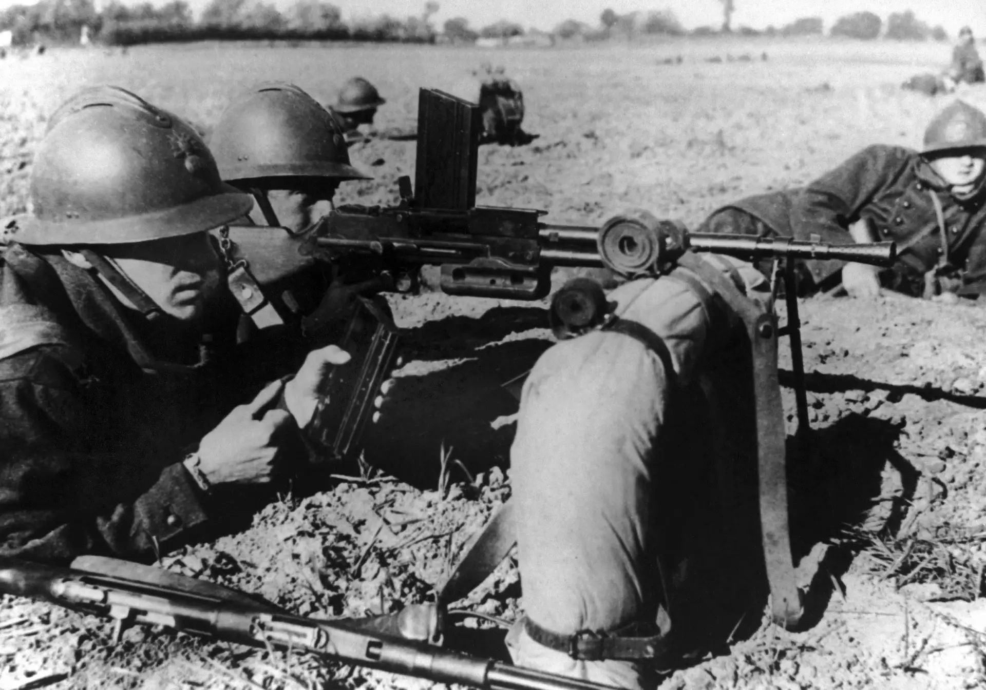 Soldados franceses defendendo uma posição fixa: o oposto da guerra de movimento germânica