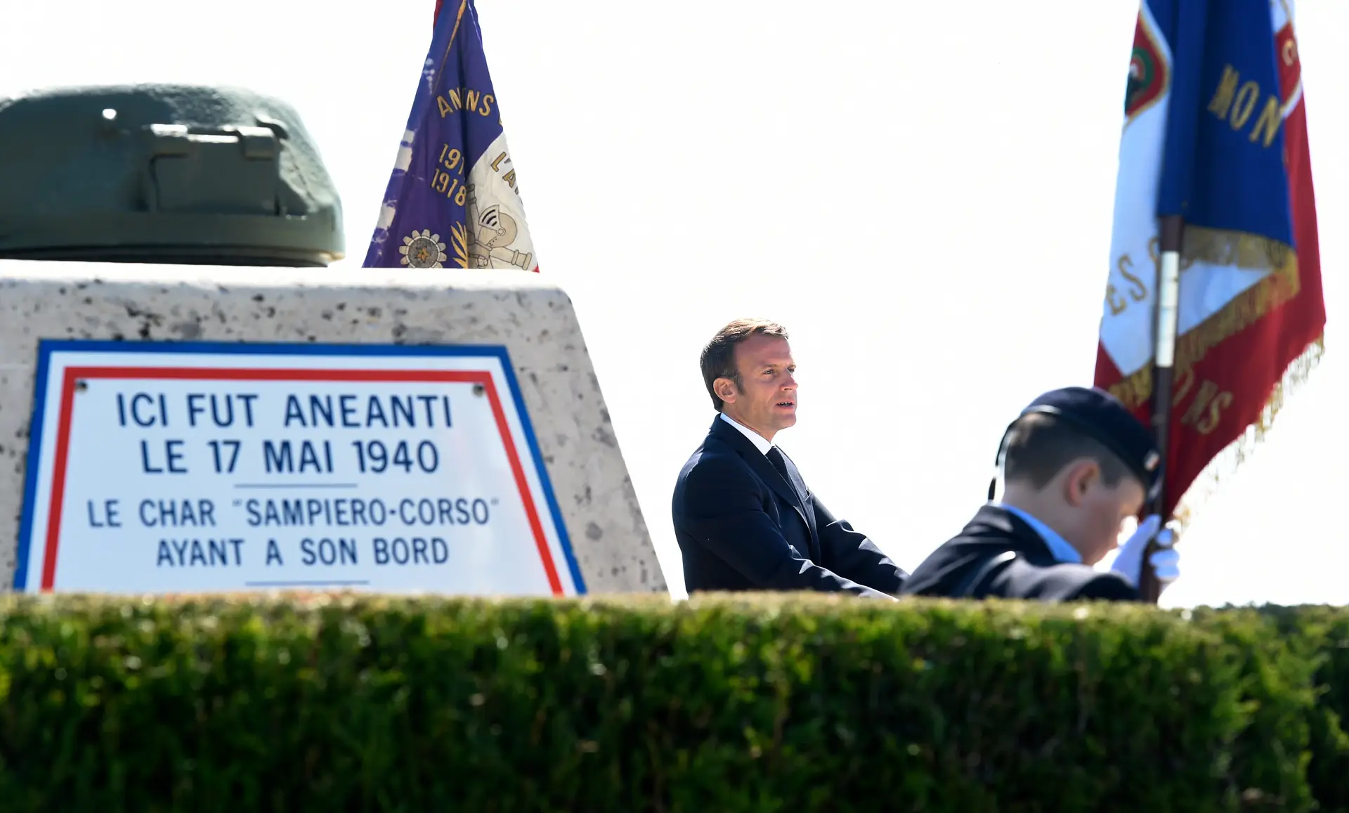 Emmanuel Macron em La-Ville-aux-Bois-les-Dizy, dia 17 de maio, na cerimónia que assinalou a batalha de Montcornet