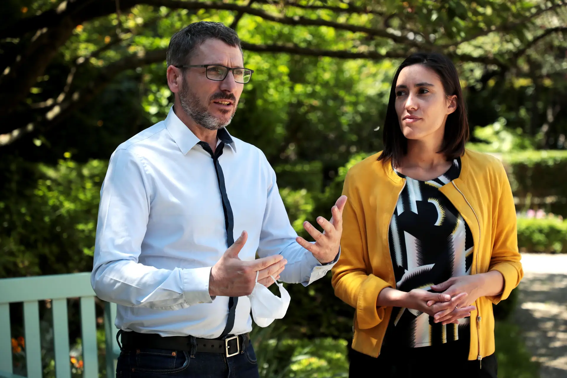 Matthieu Orphelin e Paula Forteza são dois dos 17 deputados que saíram do partido de Macron para formar uma nova bancada parlamentar; a foto é da apresentação à imprensa do grupo Ecologia, Democracia e Solidariedade