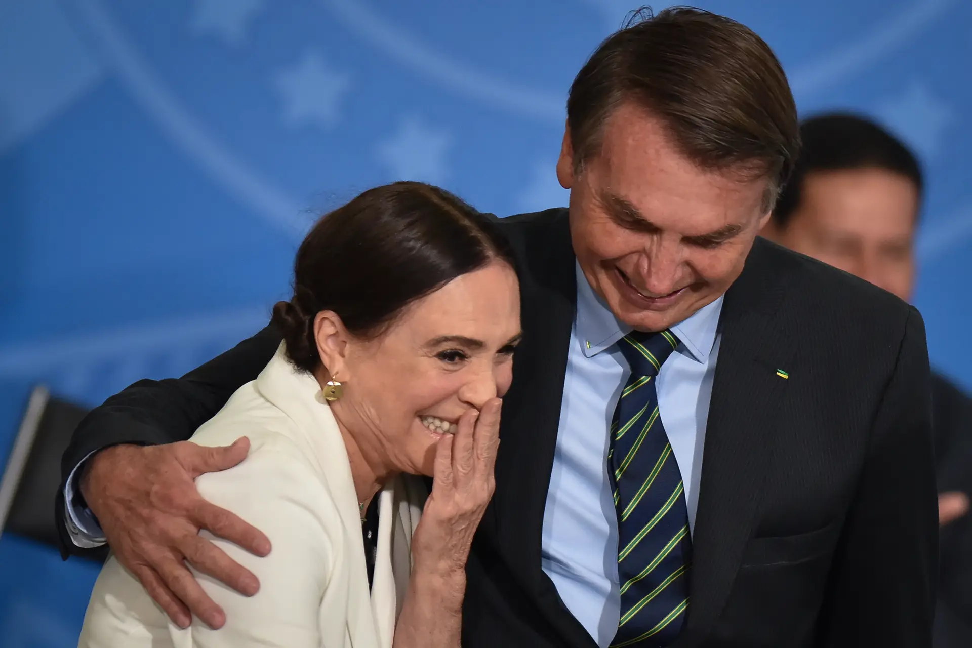 Regina Duarte abandona cargo de secretária da Cultura do Brasil
