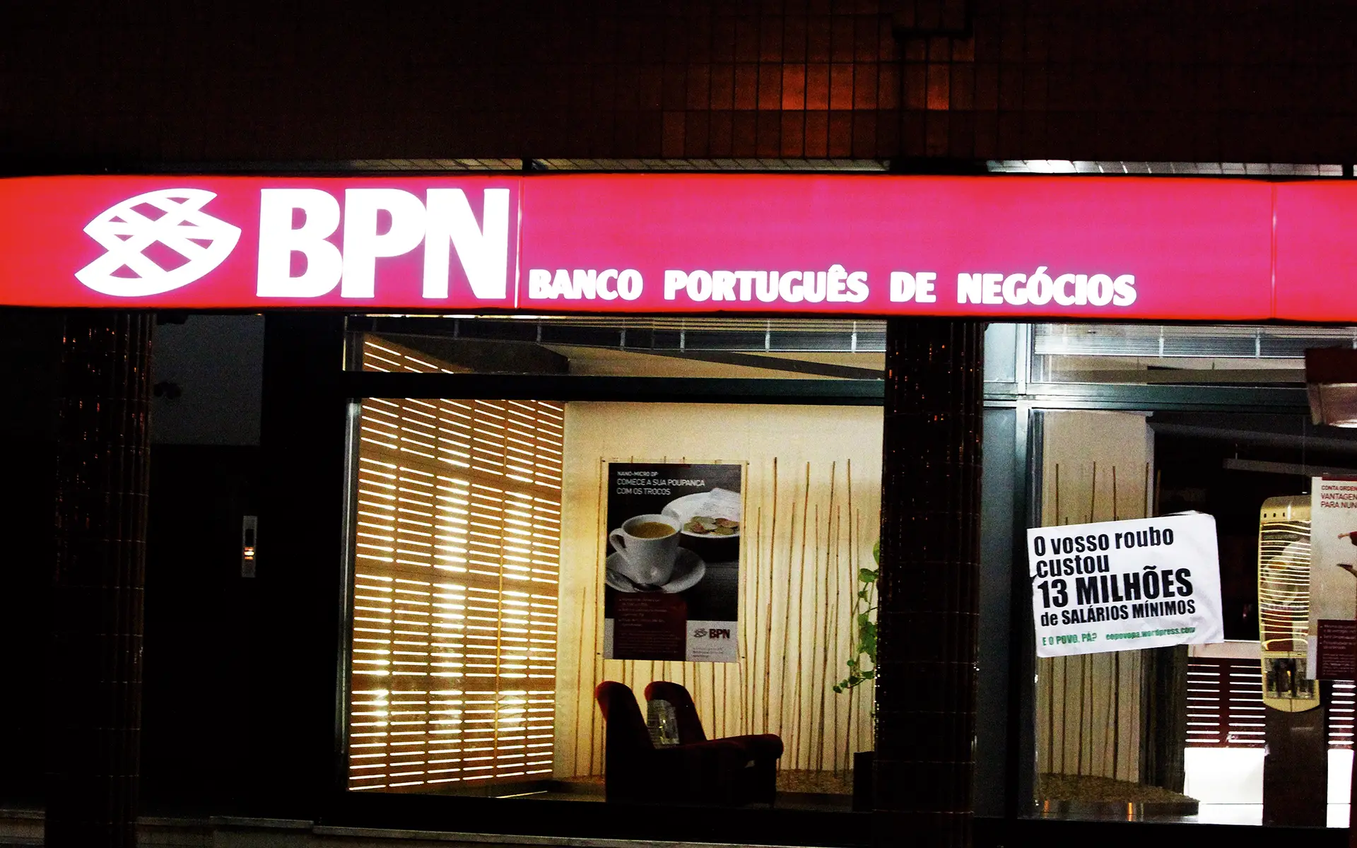 Sindicatos da banca acusam empresa que ficou com os ativos tóxicos do BPN de congelar salários, indo contra despacho de Fernando Medina