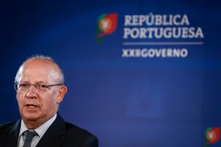 Covid. Os países que estão a proibir portugueses têm informação que o Governo está a esconder? O PSD perguntou, Santos Silva indignou-se